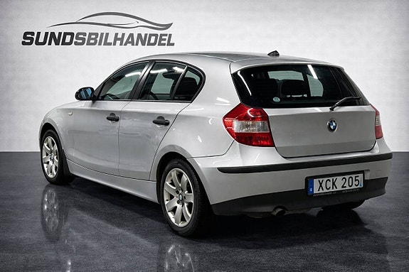 BMW 116i 3 of 5