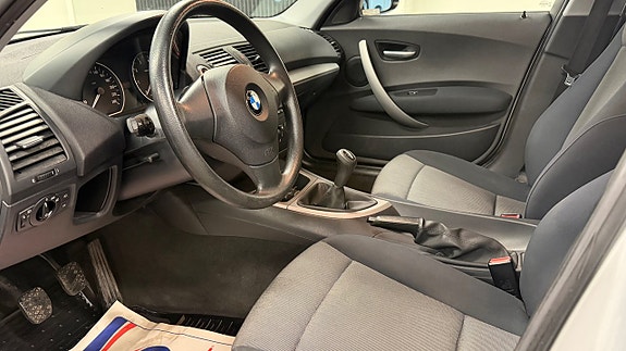 BMW 116i 4 of 5