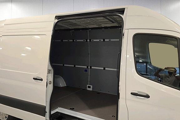 Mercedes-Benz eSprinter 420 9 of 10