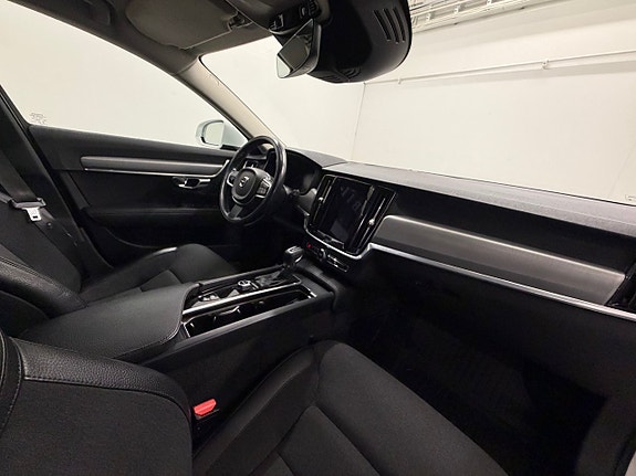 Volvo V90 10 of 27