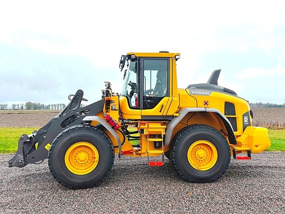 2 st. Volvo L90H2 fabriksny med LockUp Lastmaskin