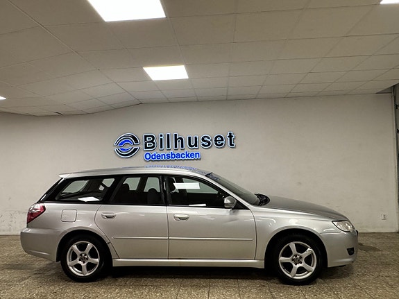 Subaru Legacy 3 of 5