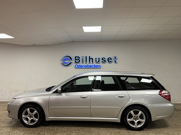 Subaru Legacy 2 of 5