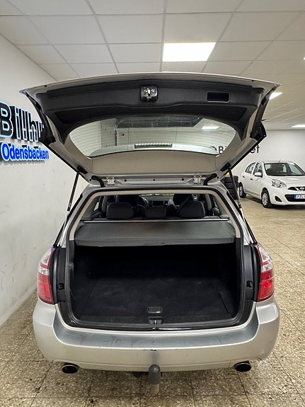 Subaru Legacy 5 of 5