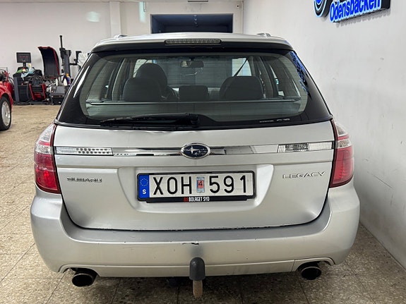 Subaru Legacy 4 of 5