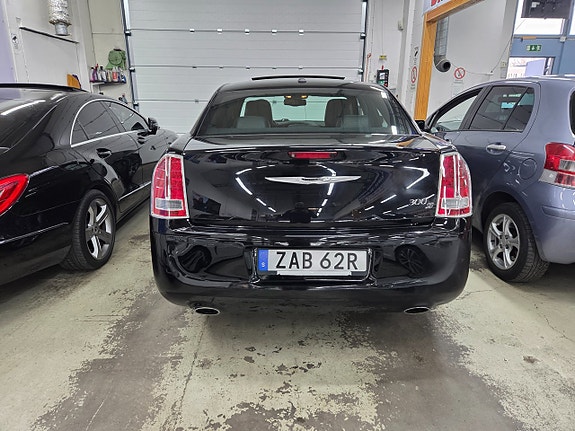 Chrysler 300 7 of 17
