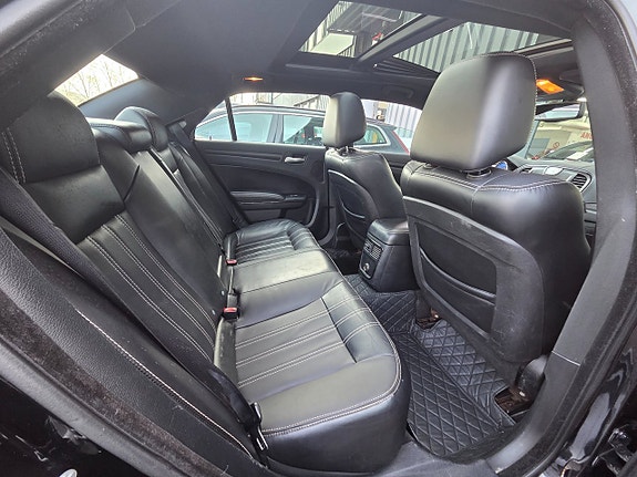 Chrysler 300 10 of 17