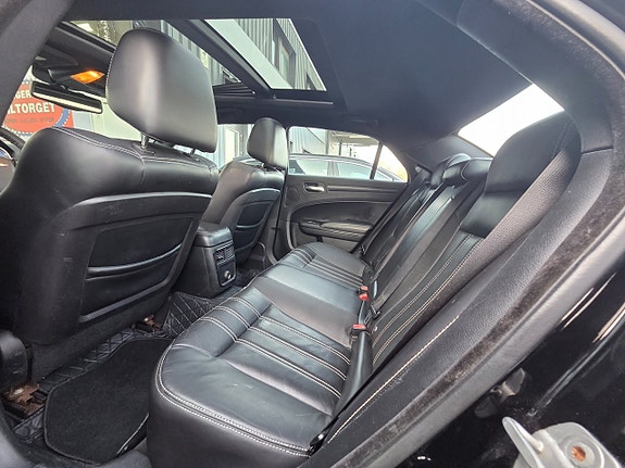 Chrysler 300 12 of 17