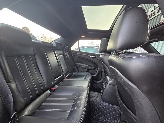 Chrysler 300 11 of 17