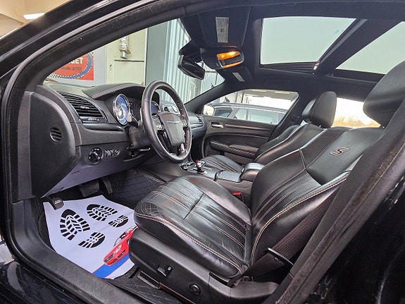 Chrysler 300 14 of 17