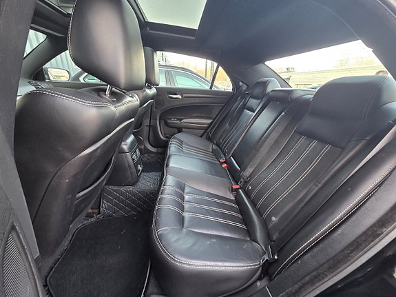 Chrysler 300 13 of 17