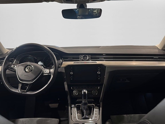 Volkswagen Passat 7 of 14