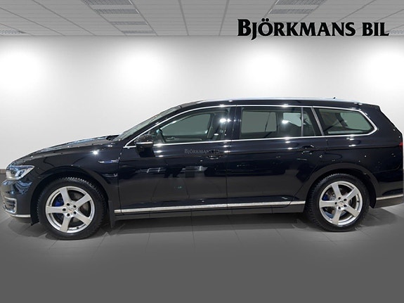 Volkswagen Passat 4 of 14