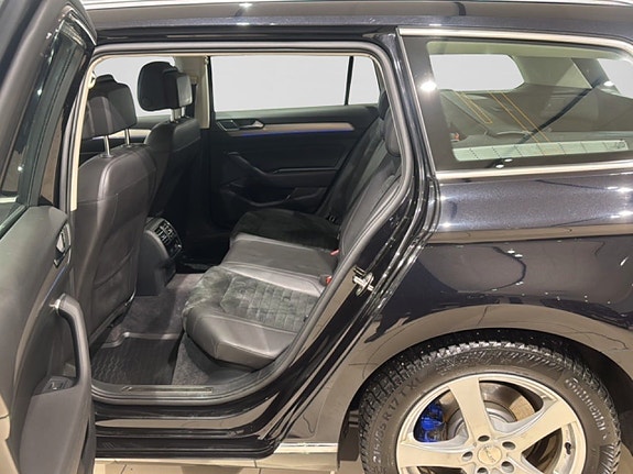 Volkswagen Passat 9 of 14