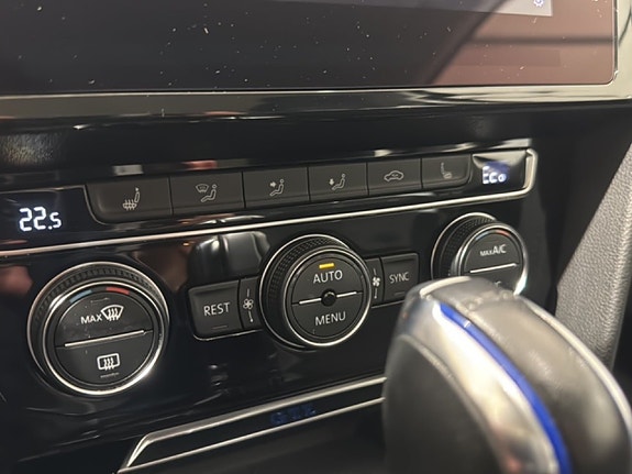 Volkswagen Passat 13 of 14