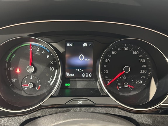Volkswagen Passat 10 of 14