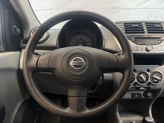 Nissan Pixo 14 of 17