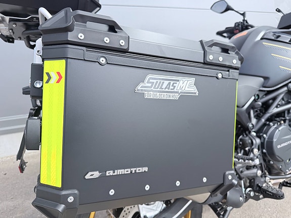 QJ Motor SRT900SX 2 of 21