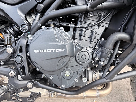 QJ Motor SRT900SX 3 of 21