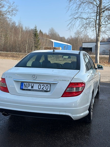 Mercedes-Benz C180 2 of 5