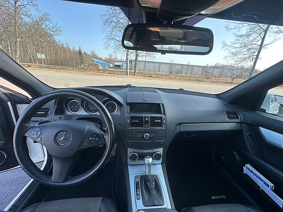 Mercedes-Benz C180 3 of 5