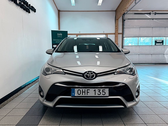Toyota Avensis 3 of 5