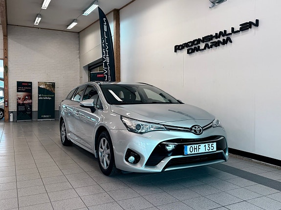 Toyota Avensis 2 of 5