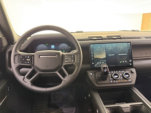 Land Rover Defender 110 12 of 22