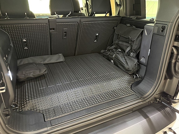 Land Rover Defender 110 20 of 22