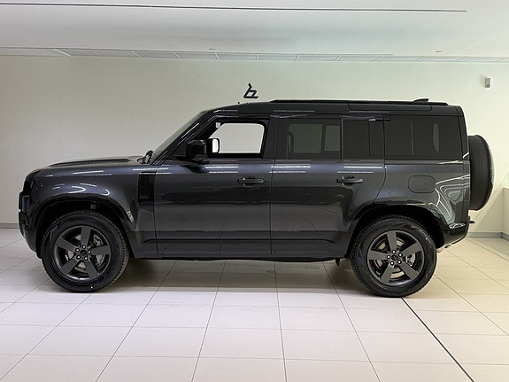 Land Rover Defender 110 3 of 5