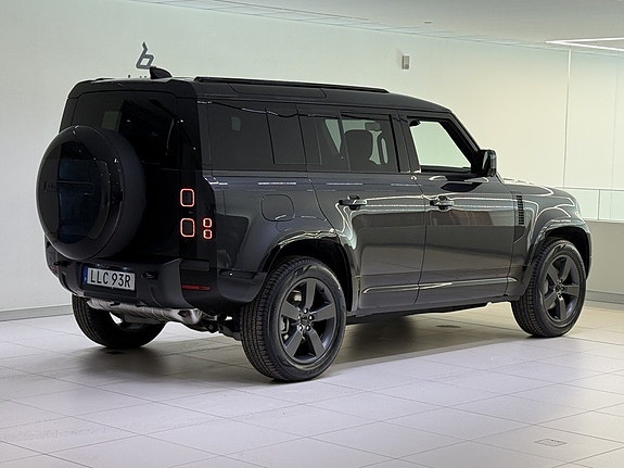 Land Rover Defender 110 4 of 5