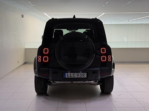 Land Rover Defender 110 5 of 5
