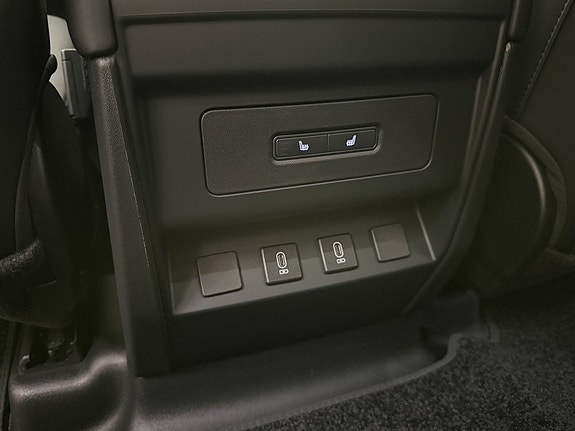 Land Rover Defender 110 17 of 22