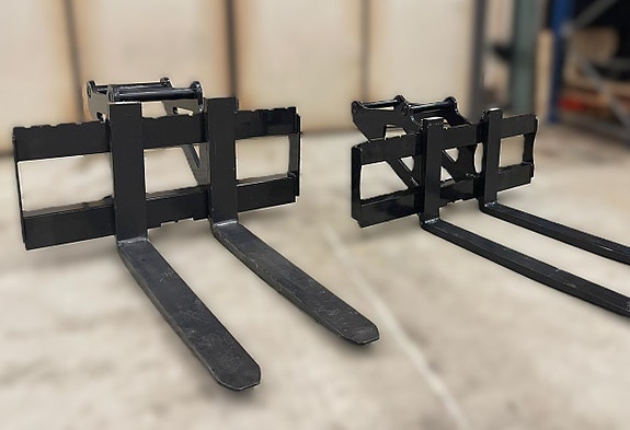 THORÉNS I KIL. PALLGAFFLAR TILL GRÄVMASKIN.