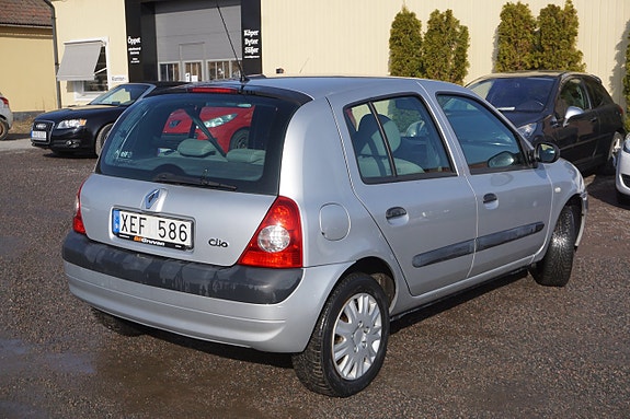 Renault Clio 3 of 6