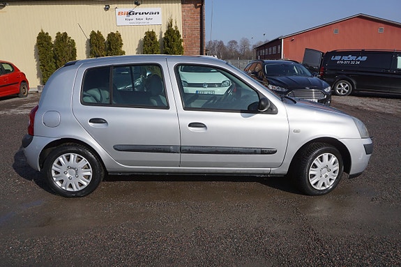 Renault Clio 2 of 6