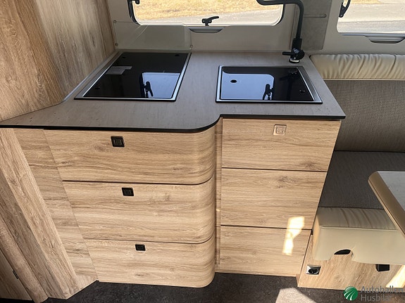 Eura Mobil Profila RS 720 EF / Långbädd / Taksäng / Automat 7 of 10