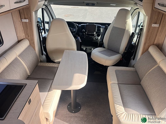 Eura Mobil Profila RS 720 EF / Långbädd / Taksäng / Automat 4 of 10