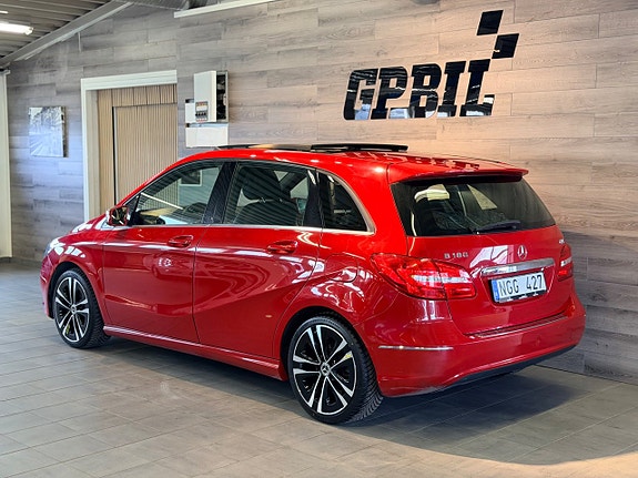 Mercedes-Benz B180 3 of 5