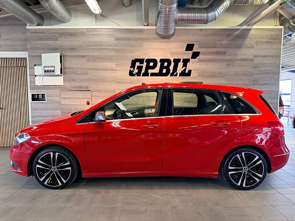 Mercedes-Benz B180 2 of 5