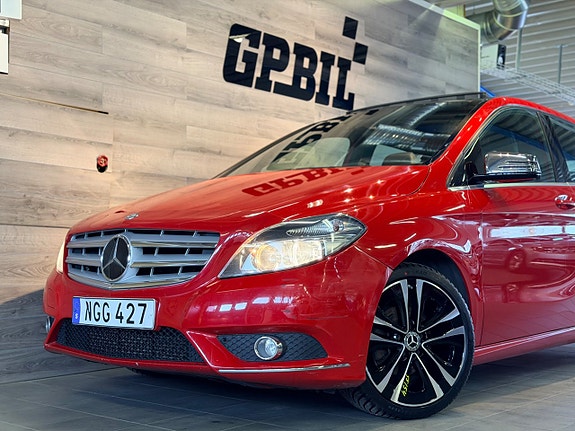 Mercedes-Benz B180 4 of 5