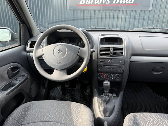 Renault Clio 11 of 12