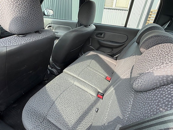 Renault Clio 10 of 12