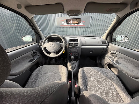 Renault Clio 12 of 12