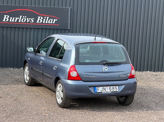 Renault Clio 9 of 12