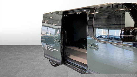 Kia PV5 8 of 17