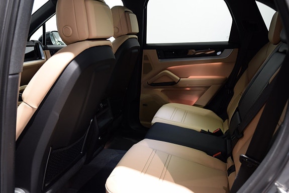 Porsche Cayenne 14 of 20