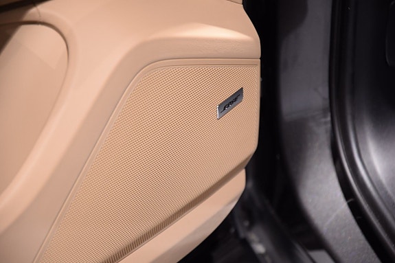Porsche Cayenne 9 of 20