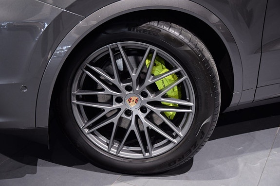 Porsche Cayenne 19 of 20