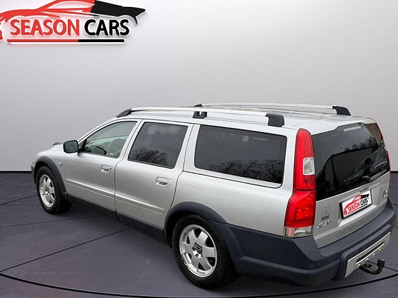 Volvo XC70 2 of 5